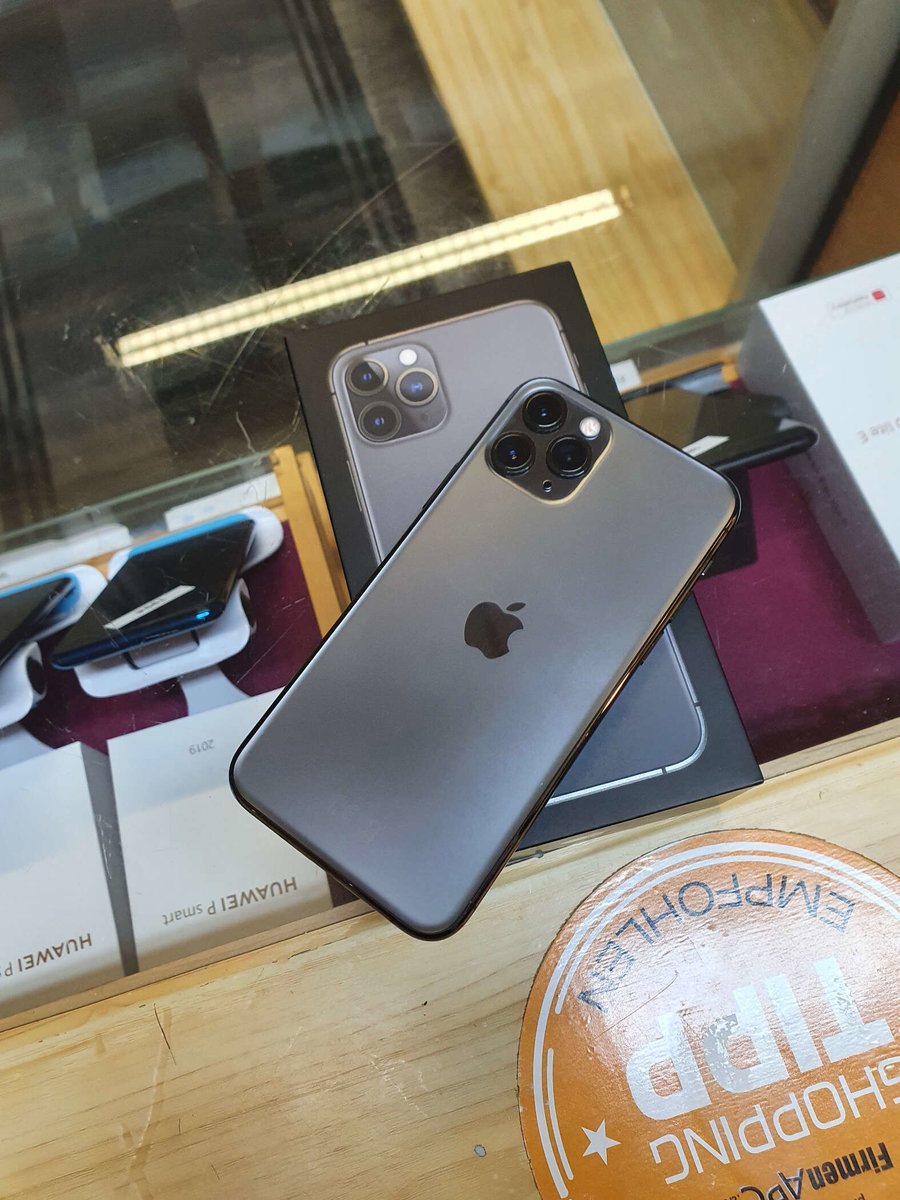 graues iPhone mit 3 Kameras im Handyshop Knittelfeld